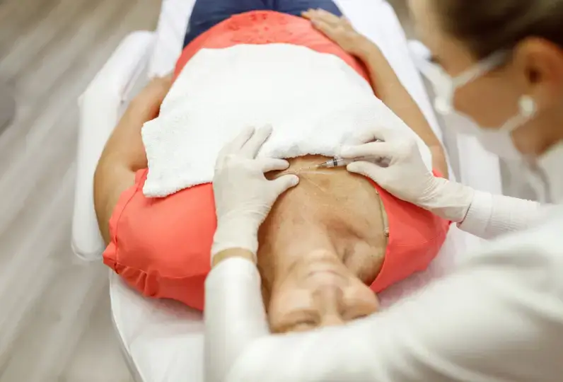 BIOESTIMULADOR PESCOÇO E DECOTE. Na Clínica Terrace by Dra. Mara Marques, acreditamos que o cuidado com a pele e o corpo vai além da estética – é uma questão de saúde e bem-estar. Os tratamentos com bioestimuladores oferecem uma solução inovadora e eficaz para quem procura rejuvenescer, melhorar a firmeza da pele e até redefinir o contorno corporal.